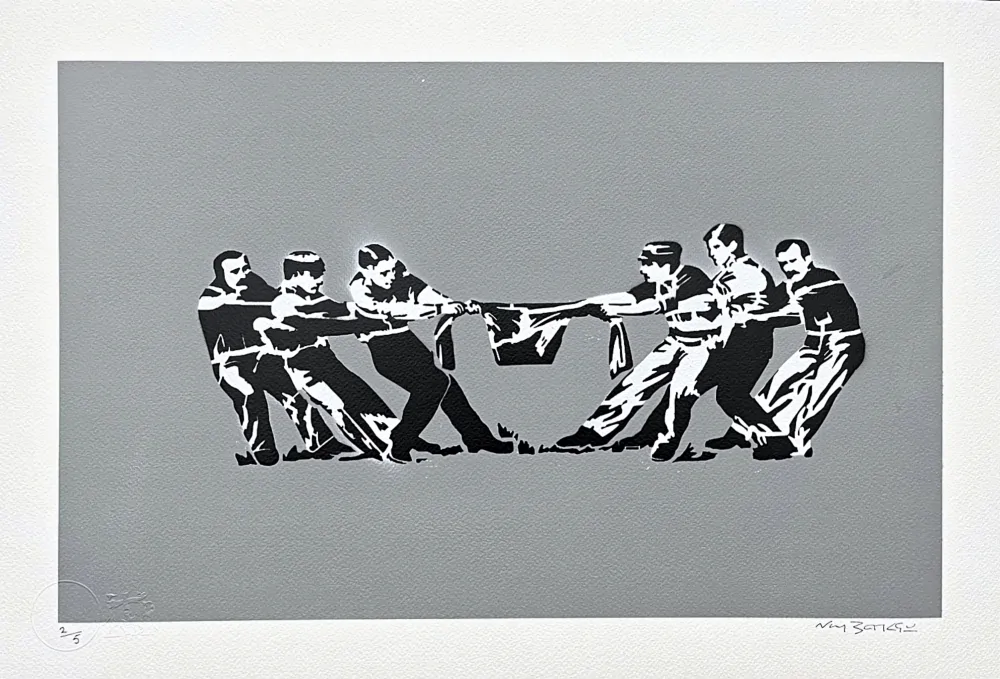 BANKSY/NOT BANKSY - Tug of War gray 2/5 - originální ručně stříkaný sprej na papíře