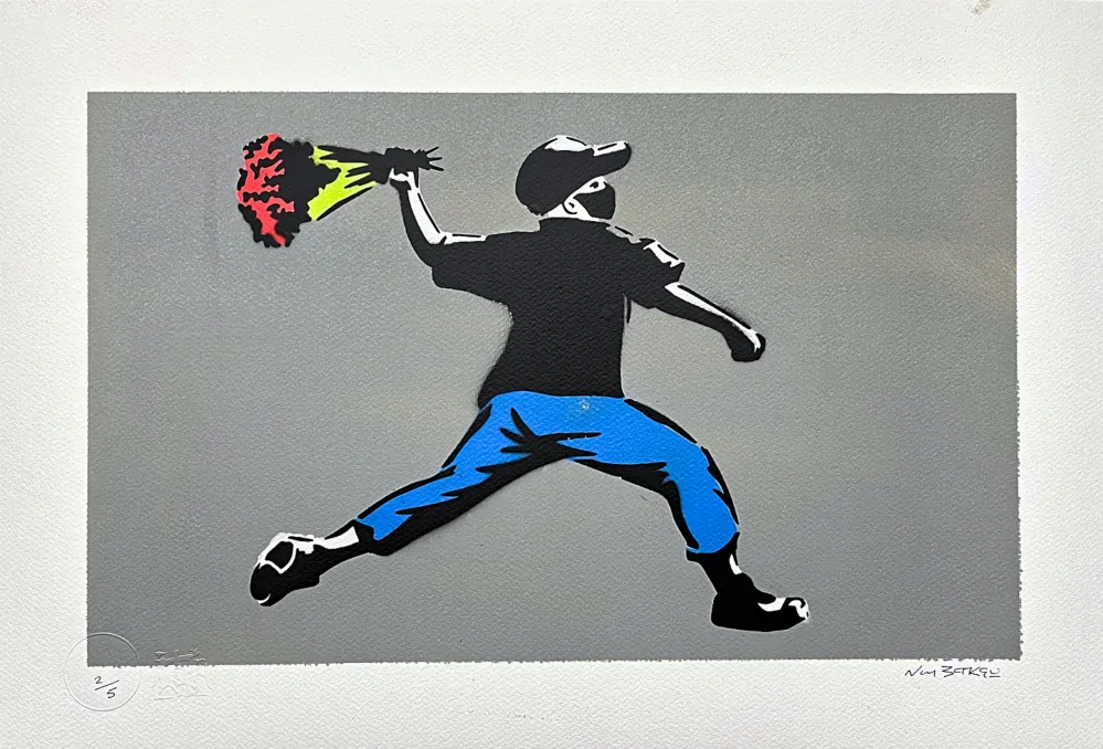 BANKSY/NOT BANKSY - Flower Thrower gray 2/5 - originální ručně stříkaný sprej na papíře