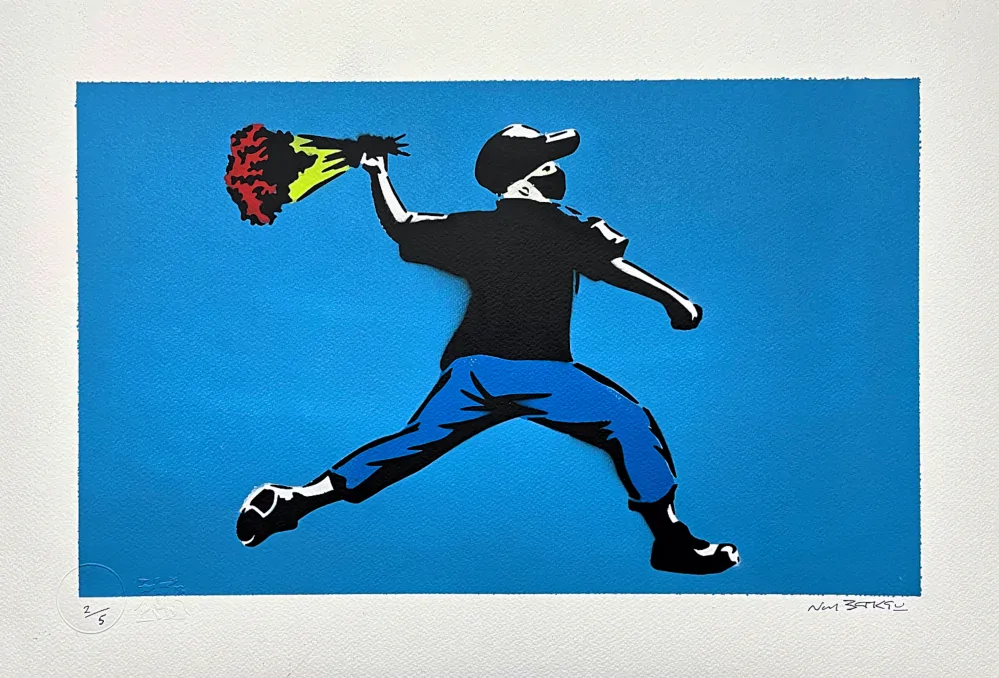 BANKSY/NOT BANKSY - Flower Thrower F-blue 2/5 - originální ručně stříkaný sprej na papíře