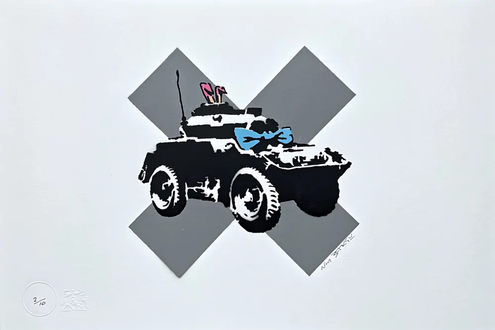 BANKSY/NOT BANKSY - Scout Car 2/10 - originální ručně stříkaný sprej na papíře