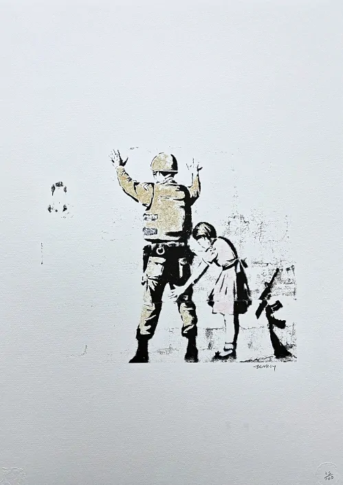 Banksy - Girl frisking soldier 35/150 - číslovaná edice s certifikátem, 50x70cm