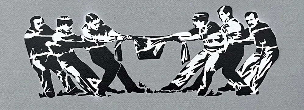 BANKSY/NOT BANKSY - Tug of War gray 2/5 - originální ručně stříkaný sprej na papíře