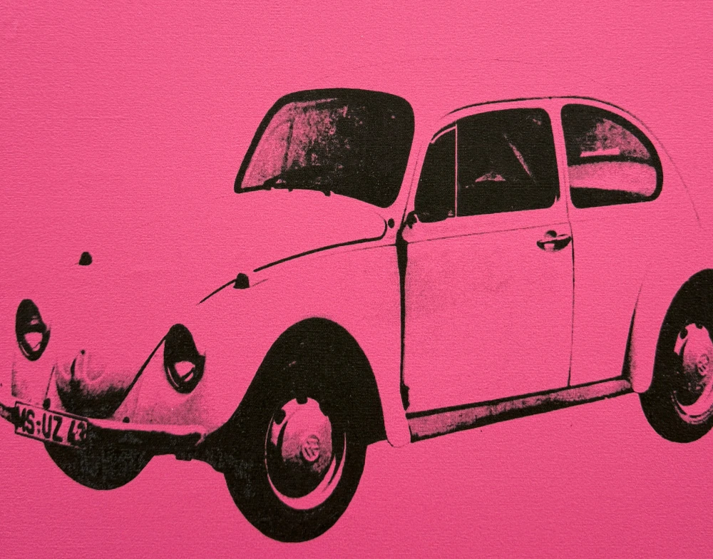 Andy Warhol - Volkswagen Beetle tmavě růžový 210/500 - signováno, 50x50cm, limitovaná edice CMOA s certifikátem