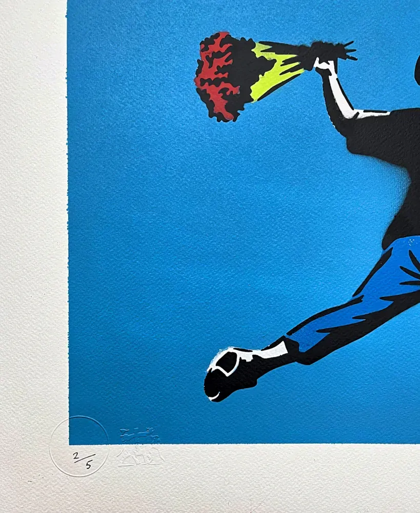 BANKSY/NOT BANKSY - Flower Thrower F-blue 2/5 - originální ručně stříkaný sprej na papíře
