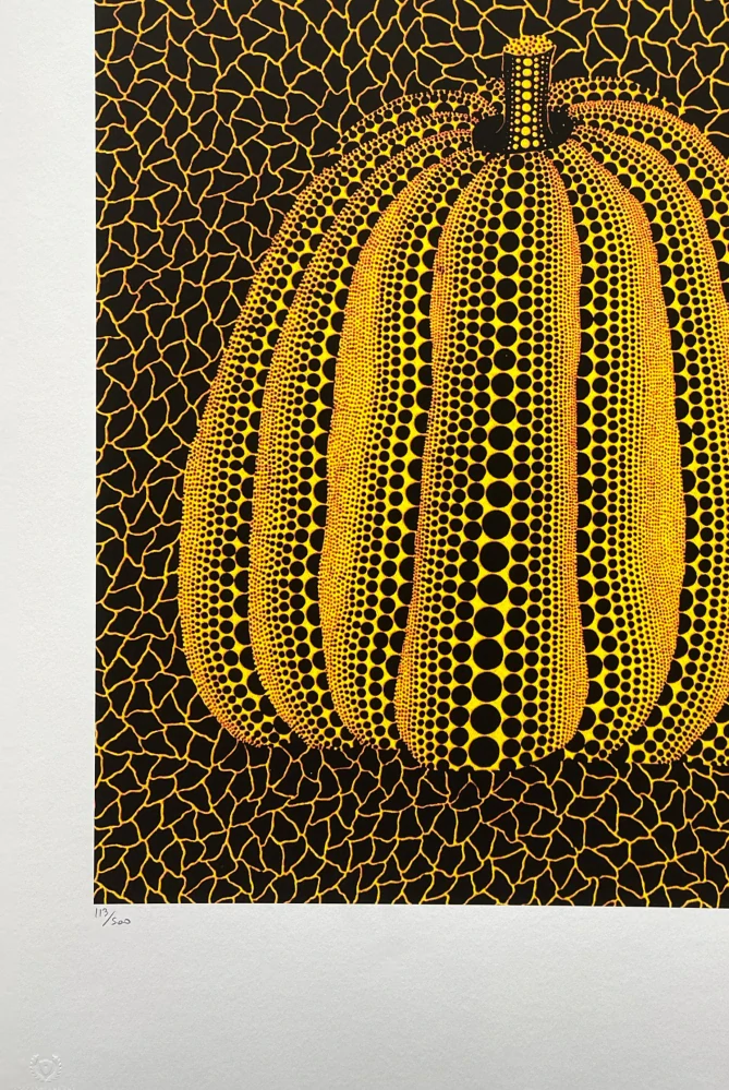 Yayoi Kusama - Yellow pumpkin on black II 113/500 - signováno, číslovaná edice, 50x65 cm