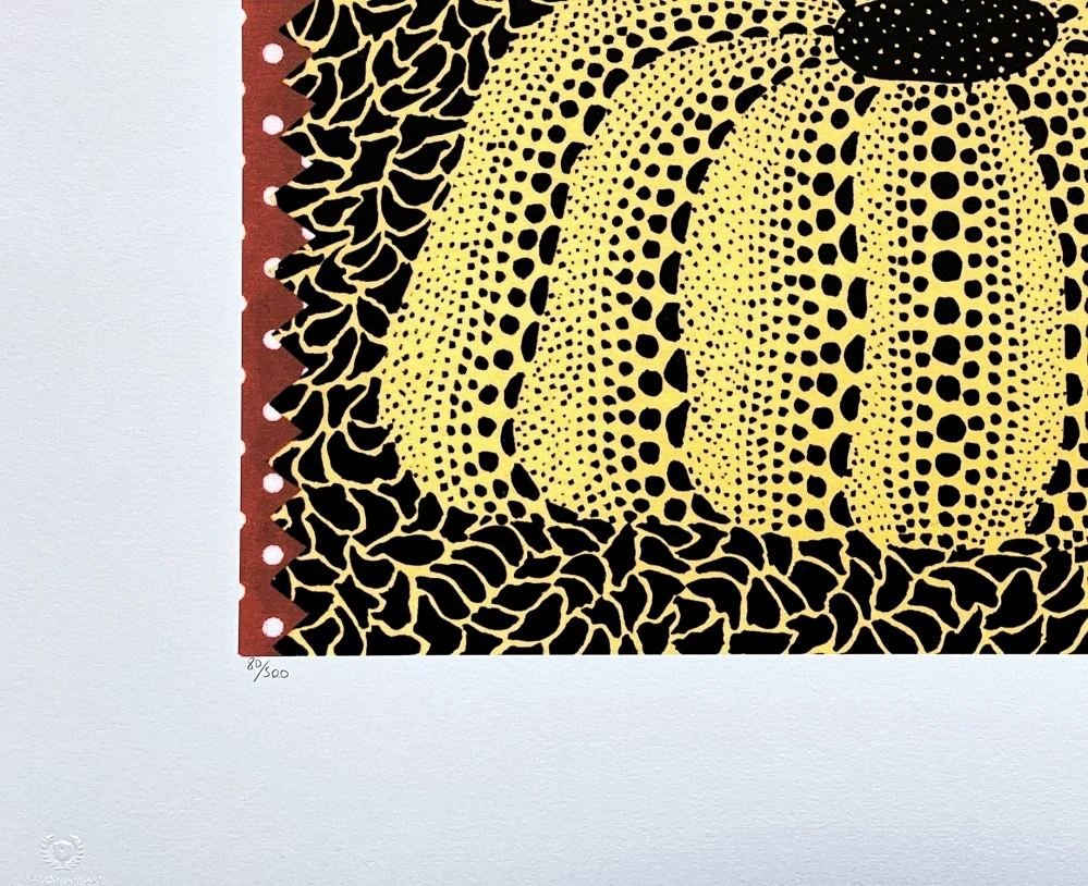 Yayoi Kusama - Yellow pumpkin with red stripes x/500 - signováno, číslovaná edice, 65x50 cm