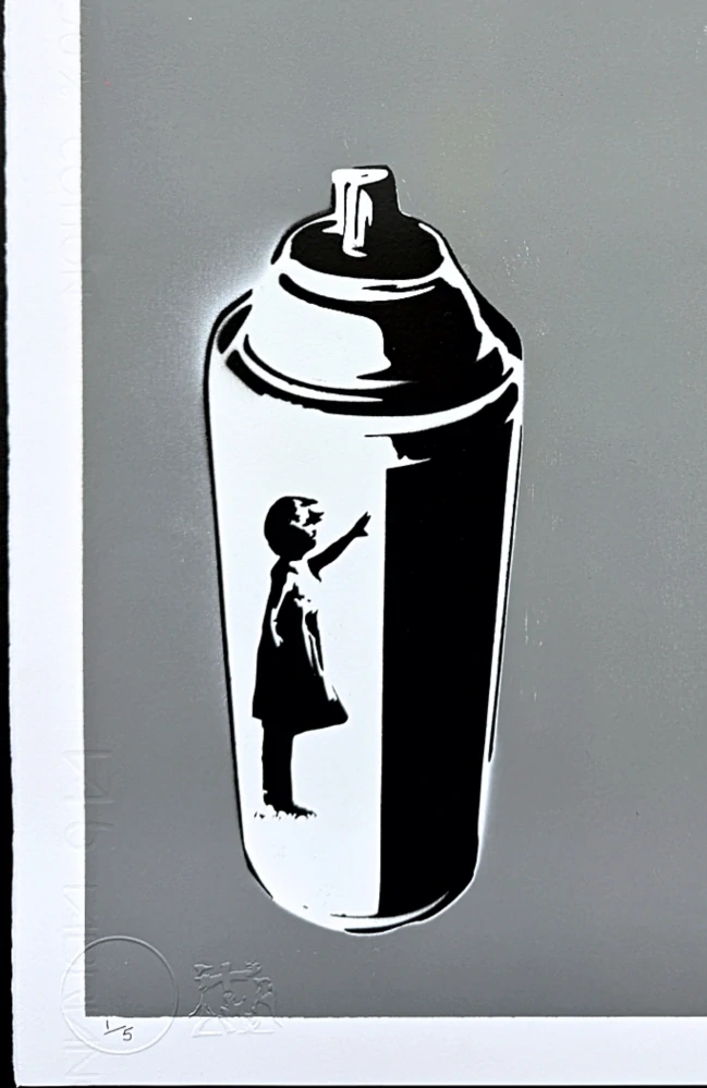BANKSY/NOT BANKSY - Girl with spray can - gray 1/5 -  originální ručně stříkaný sprej na papíře, 35x50cm
