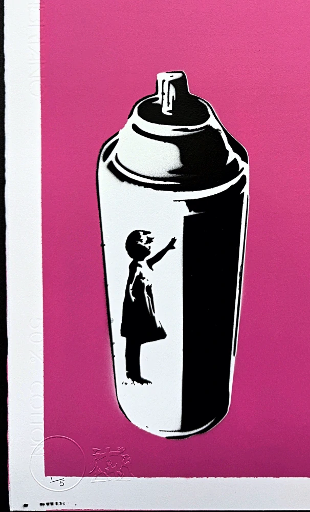 BANKSY/NOT BANKSY - Girl with spray can - pink 1/5 -  originální ručně stříkaný sprej na papíře, 35x50cm