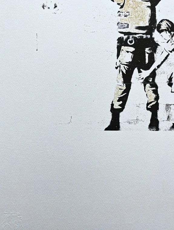 Banksy - Girl frisking soldier 35/150 - číslovaná edice s certifikátem, 50x70cm