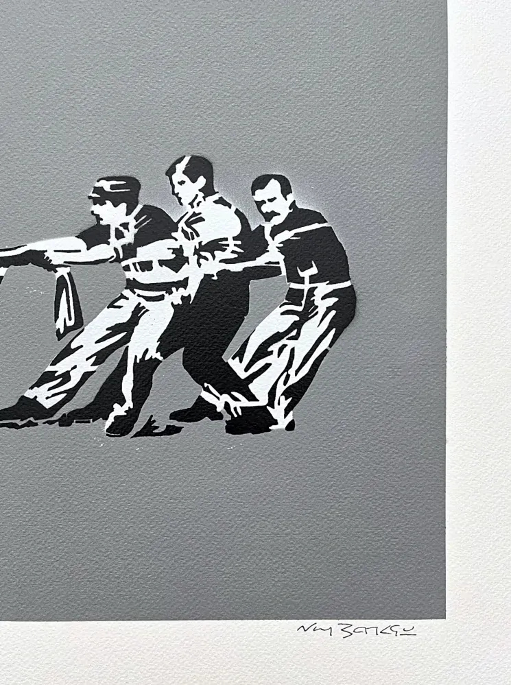 BANKSY/NOT BANKSY - Tug of War gray 2/5 - originální ručně stříkaný sprej na papíře