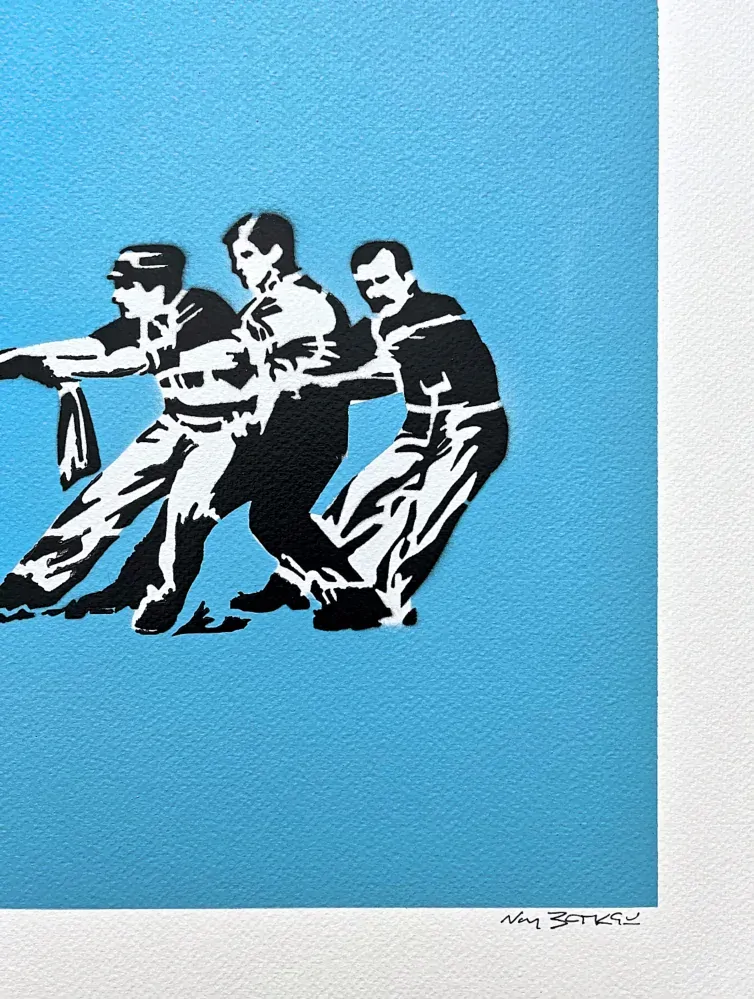 BANKSY/NOT BANKSY - Tug of War L-blue 2/5 - originální ručně stříkaný sprej na papíře