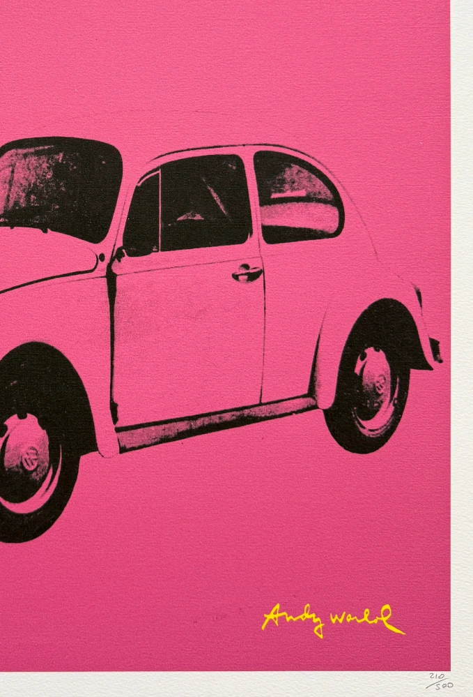 Andy Warhol - Volkswagen Beetle tmavě růžový 210/500 - signováno, 50x50cm, limitovaná edice CMOA s certifikátem