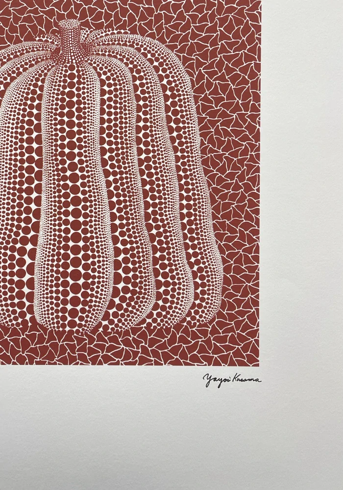 Yayoi Kusama - White pumpkin on red 59/500 - signováno, číslovaná edice, 50x65 cm