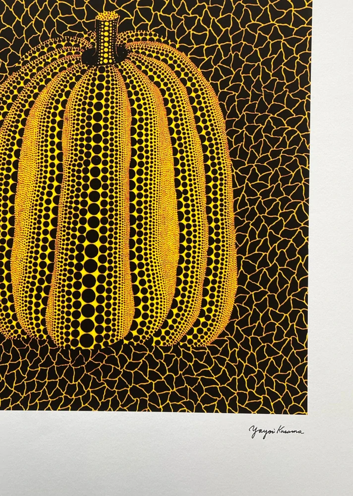 Yayoi Kusama - Yellow pumpkin on black II 113/500 - signováno, číslovaná edice, 50x65 cm