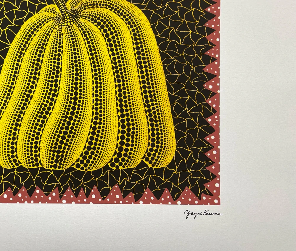 Yayoi Kusama - Yellow pumpkin with red stripes II x/500 - signováno, číslovaná edice, 65x50 cm
