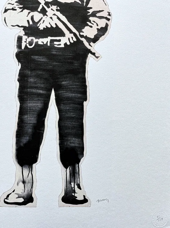 Banksy - Smiling Copper 111/150 - číslovaná edice s certifikátem, 50x70cm