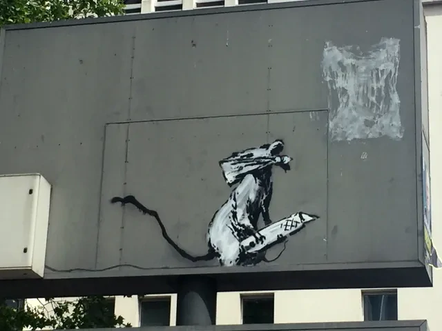 BANKSY/NOT BANKSY - Rat with Scalpel red 2/10 - originální ručně stříkaný sprej na papíře
