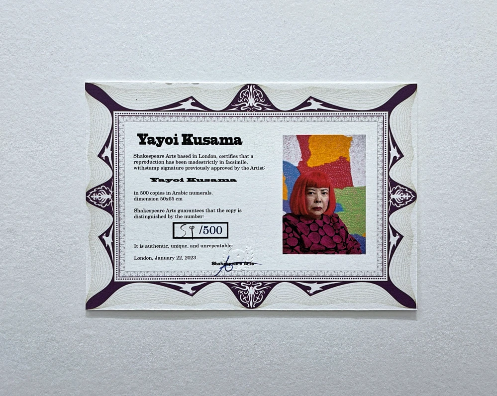 Yayoi Kusama - White pumpkin on red 59/500 - signováno, číslovaná edice, 50x65 cm