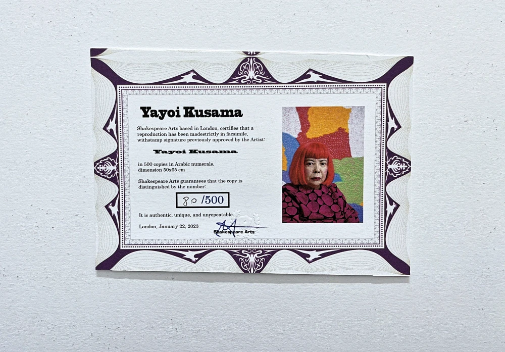 Yayoi Kusama - Yellow pumpkin with red stripes x/500 - signováno, číslovaná edice, 65x50 cm
