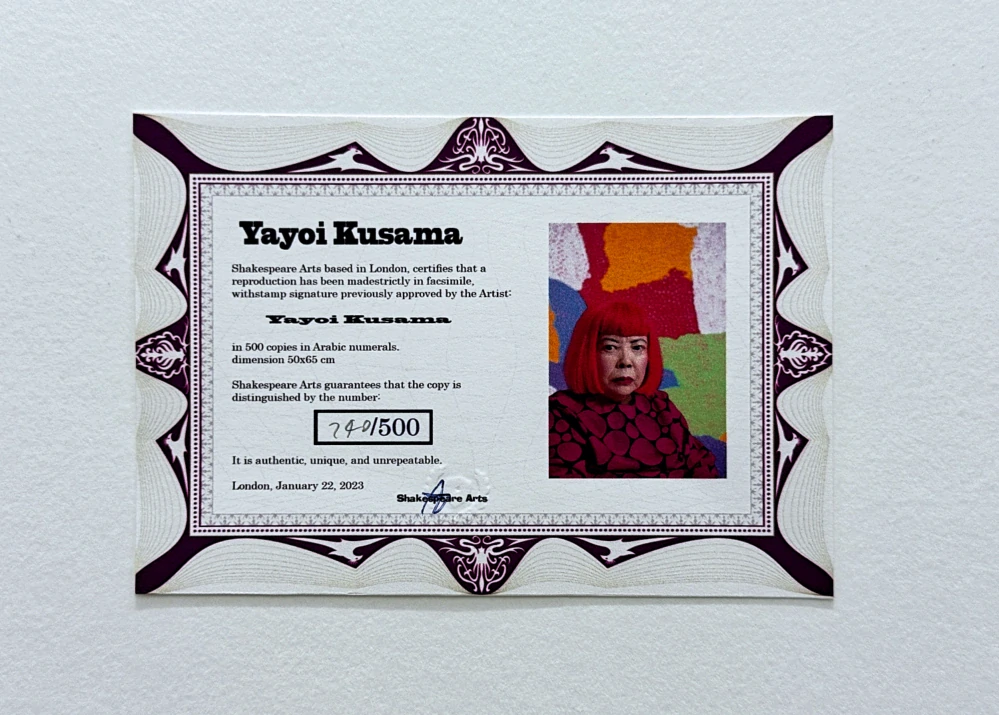 Yayoi Kusama -  Faces in Red and Yellow x/500 - signováno, číslovaná edice, 50x65 cm