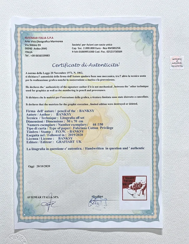 Banksy - I fought the Law x/150 červený - číslovaná edice s certifikátem, 50x70cm