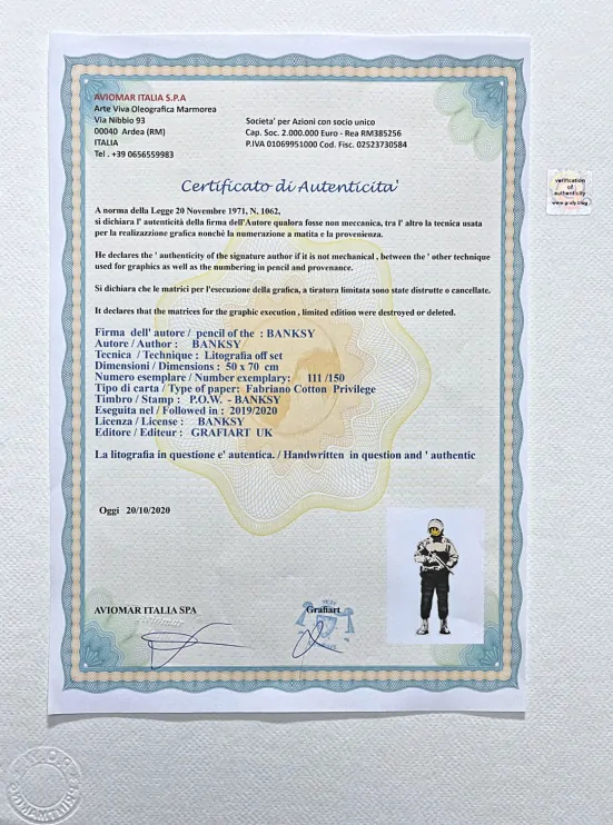 Banksy - Smiling Copper 111/150 - číslovaná edice s certifikátem, 50x70cm
