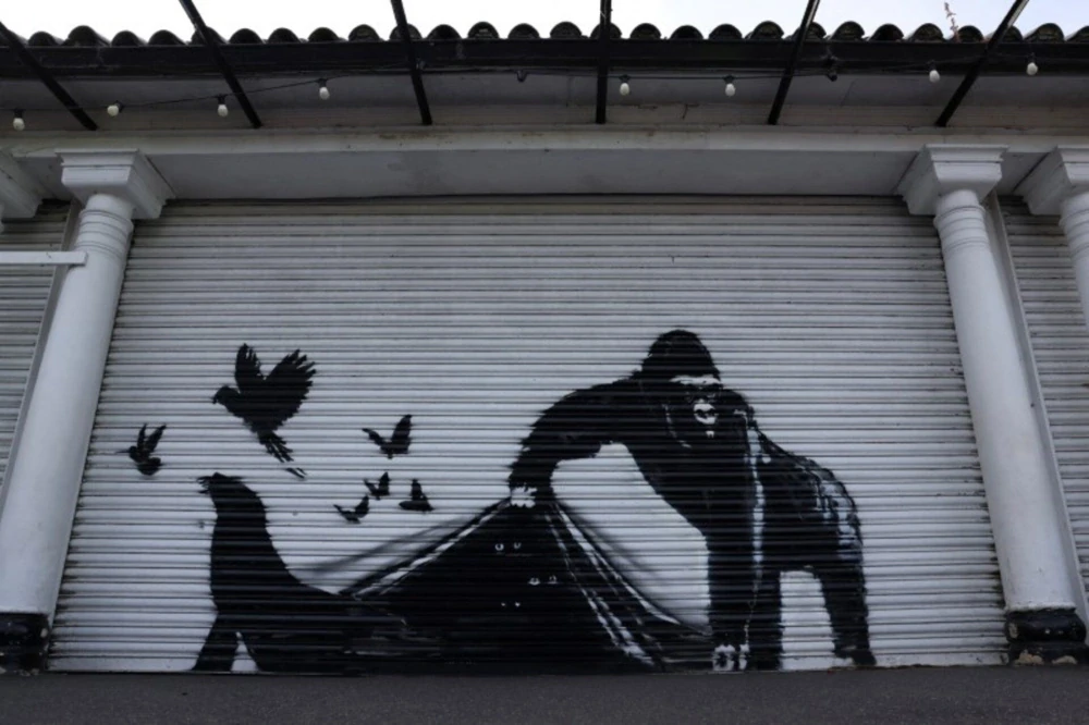 BANKSY/NOT BANKSY - London ZOO b/white 2/5 - originální ručně stříkaný sprej na papíře