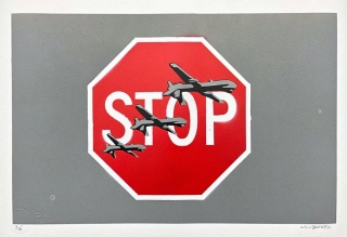 BANKSY/NOT BANKSY - Stop drones gray 2/10 - originální ručně stříkaný sprej na papíře