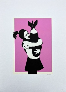Banksy - Bomb love růžová x/150 - číslovaná edice s certifikátem, 50x70cm