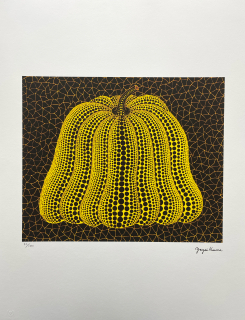 Yayoi Kusama - Yellow pumpkin on black 42/500 - signováno, číslovaná edice, 50x65 cm