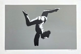 BANKSY/NOT BANKSY - Handstand Gymnast gray 10/10 - originální ručně stříkaný sprej na papíře