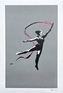 BANKSY/NOT BANKSY - Female Gymnast gray 1/1 - originální ručně stříkaný sprej na papíře